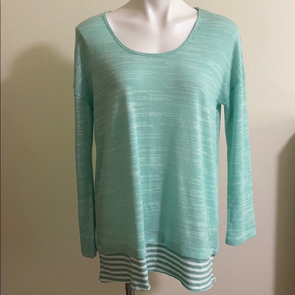 UMGEE sweater size medium